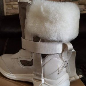 UGG Womens Tahoe Boot Snow Boot